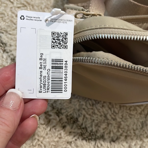 Lululemon Everywhere Belt Bag Trench White Opal Adjustable Sling Crossbody NWT - Picture 9 of 10